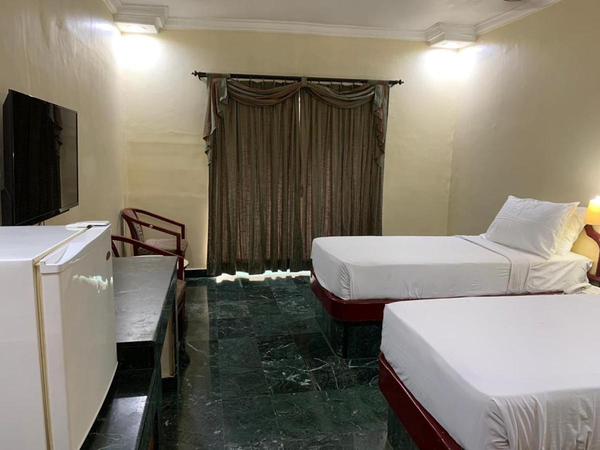Mourya Lords Inn Карнул Екстер'єр фото