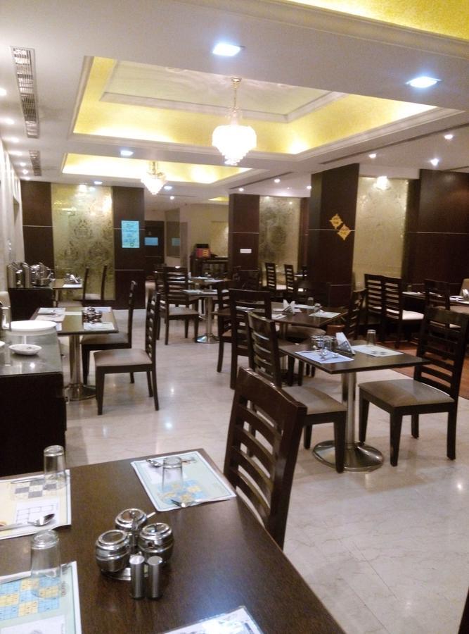 Mourya Lords Inn Карнул Екстер'єр фото