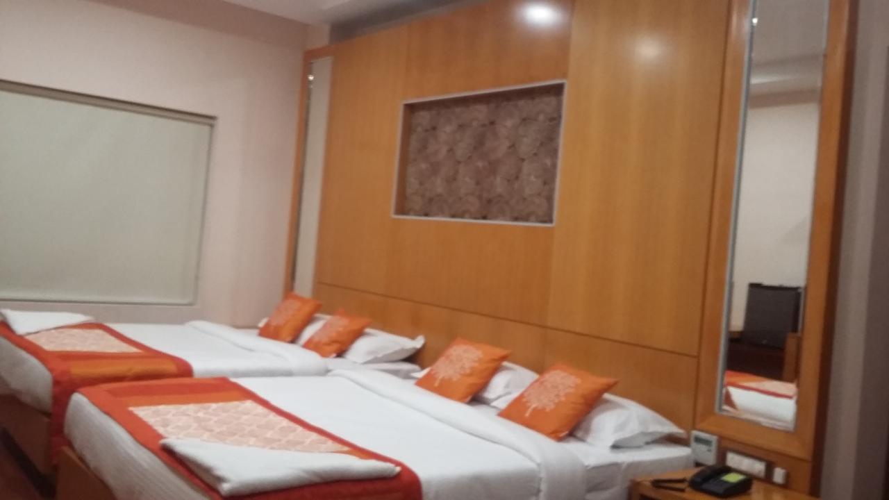 Mourya Lords Inn Карнул Екстер'єр фото