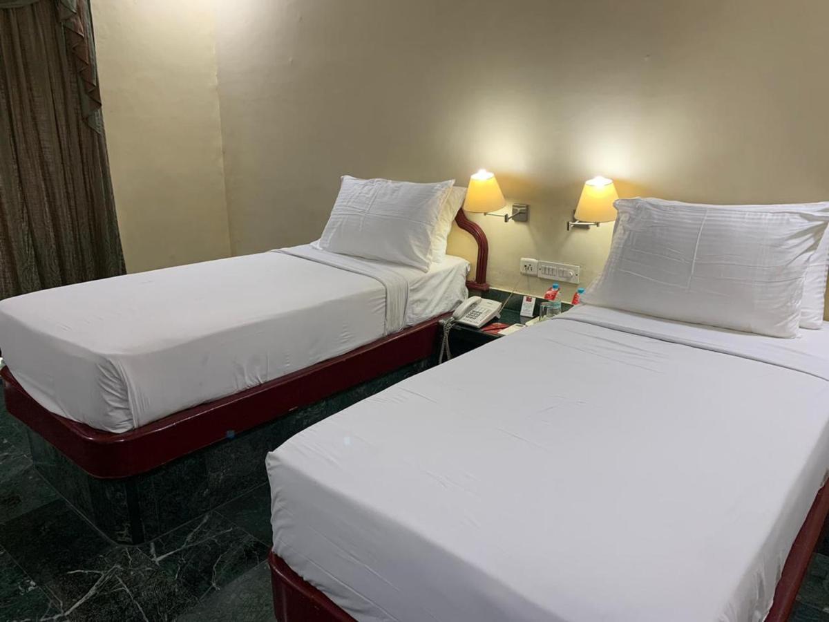 Mourya Lords Inn Карнул Екстер'єр фото